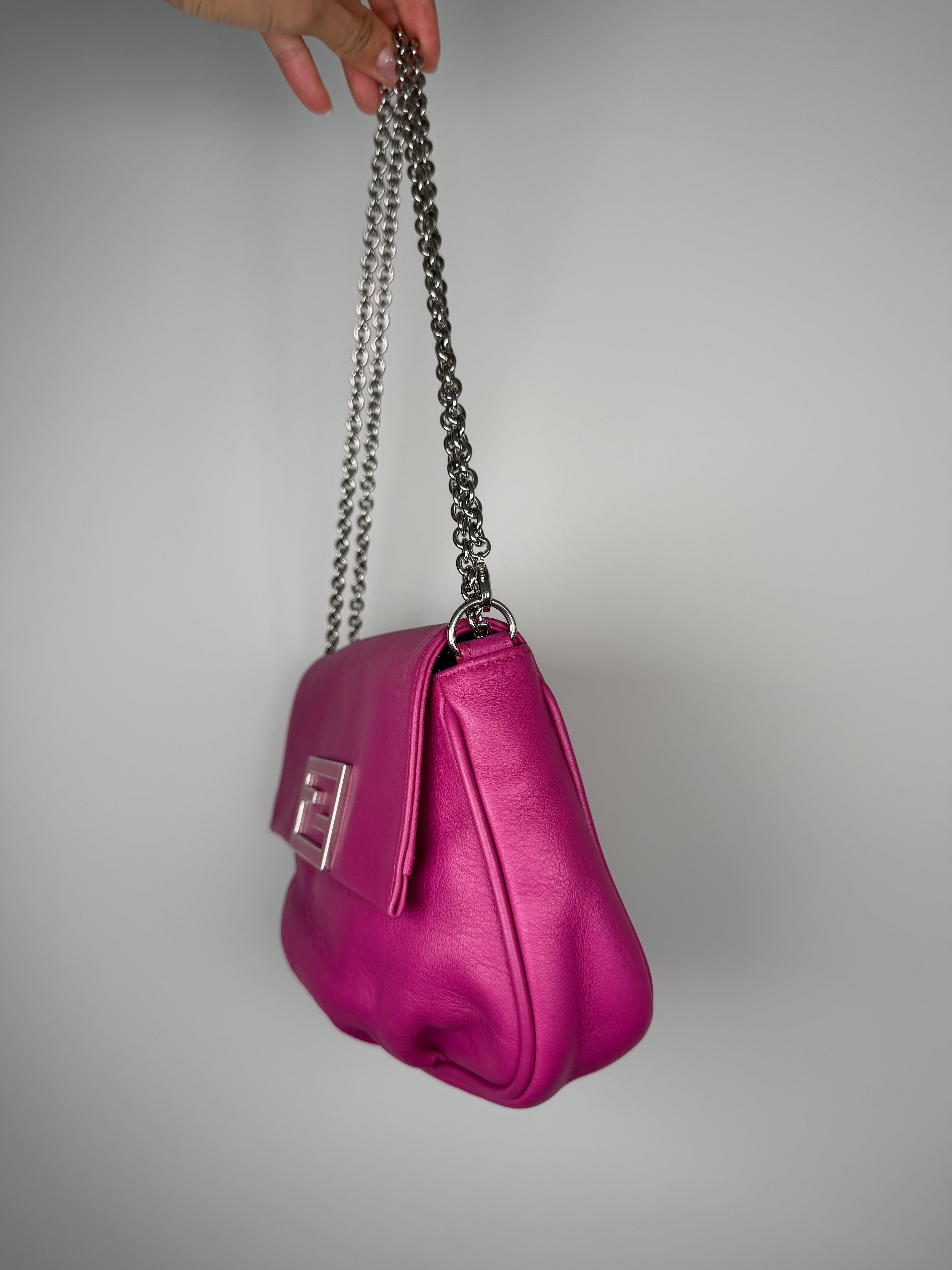Fendi Fendista Leather Crossbody Chain Bag in Fuschia