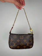 Louis Vuitton Pochette Accessoires Mini in Classic Monogram