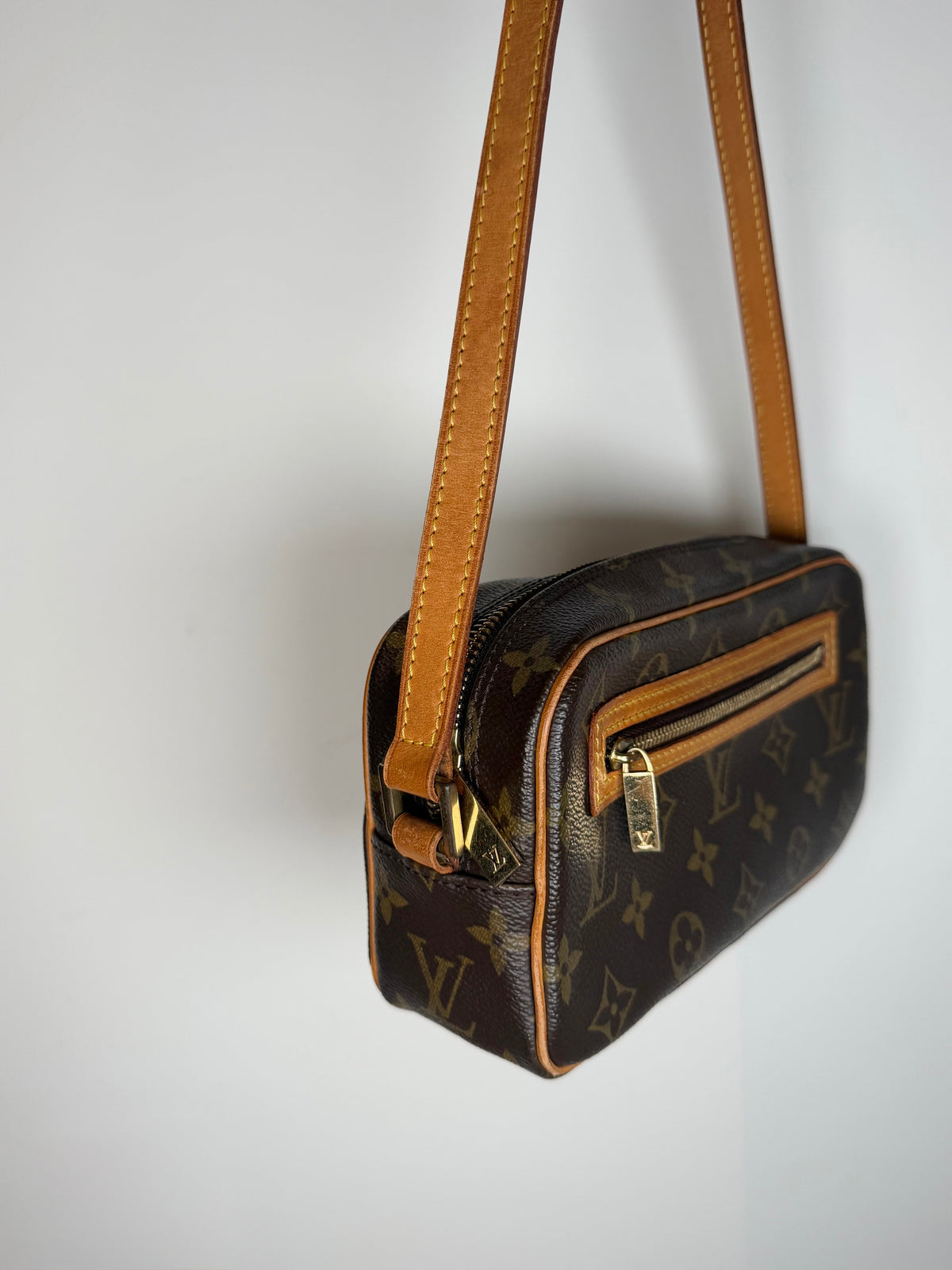 Louis Vuitton Cité Pochette