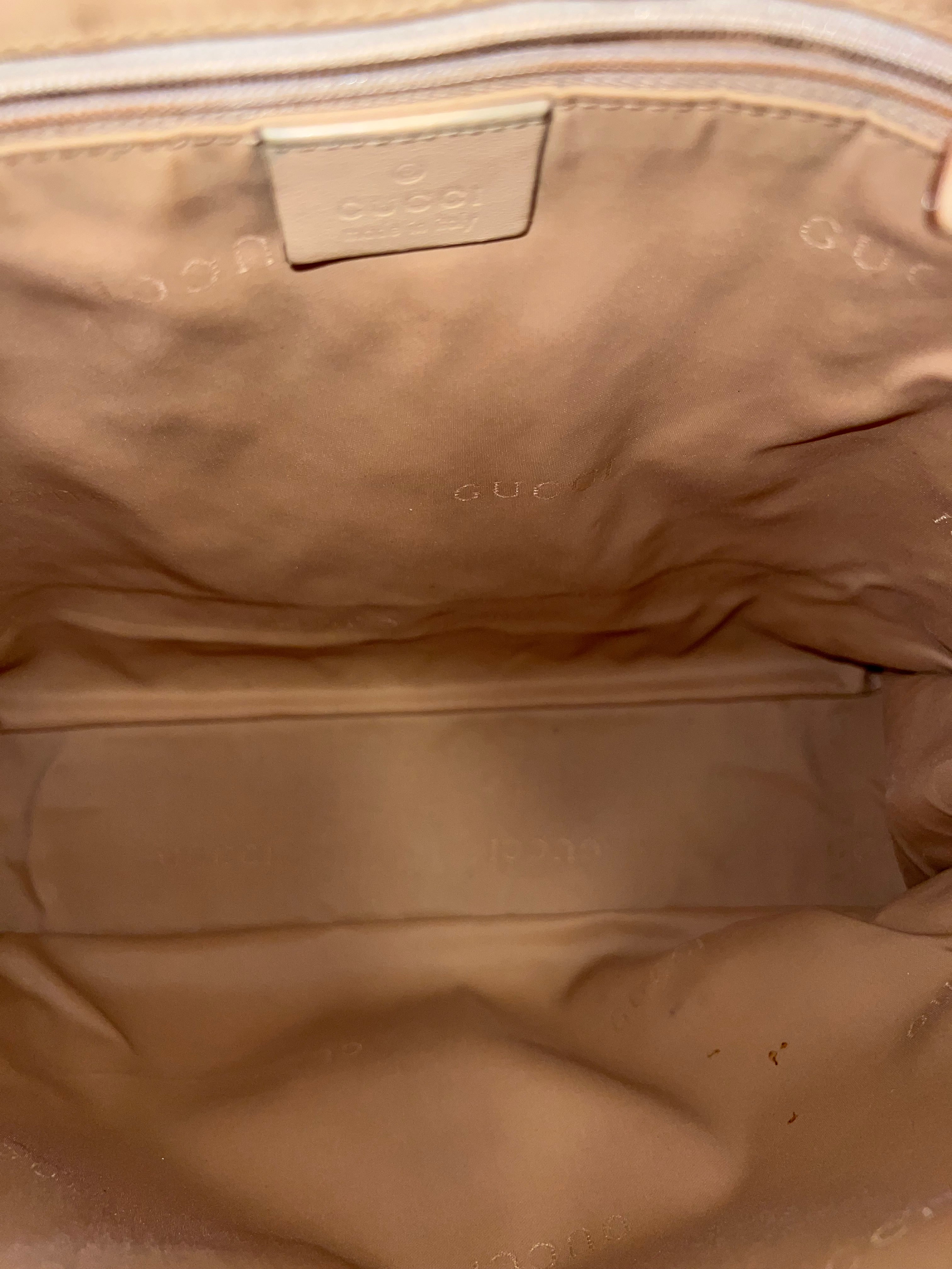 Gucci Jackie Piston Lock Slouchy Bag in Beige