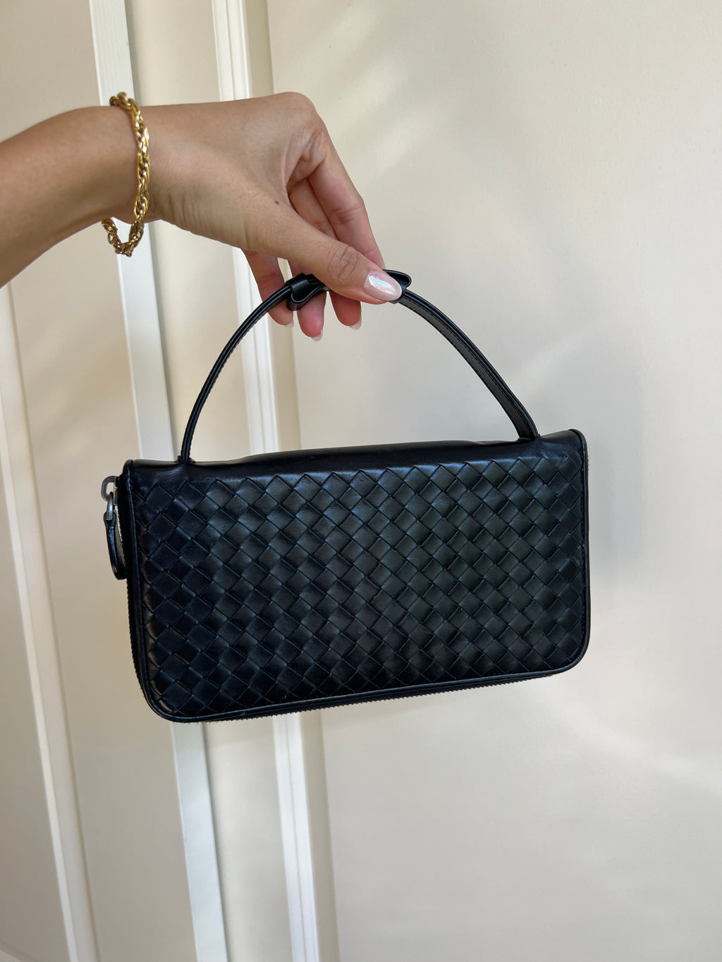 Bottega Veneta Intrecciato Round Long Wallet in Black