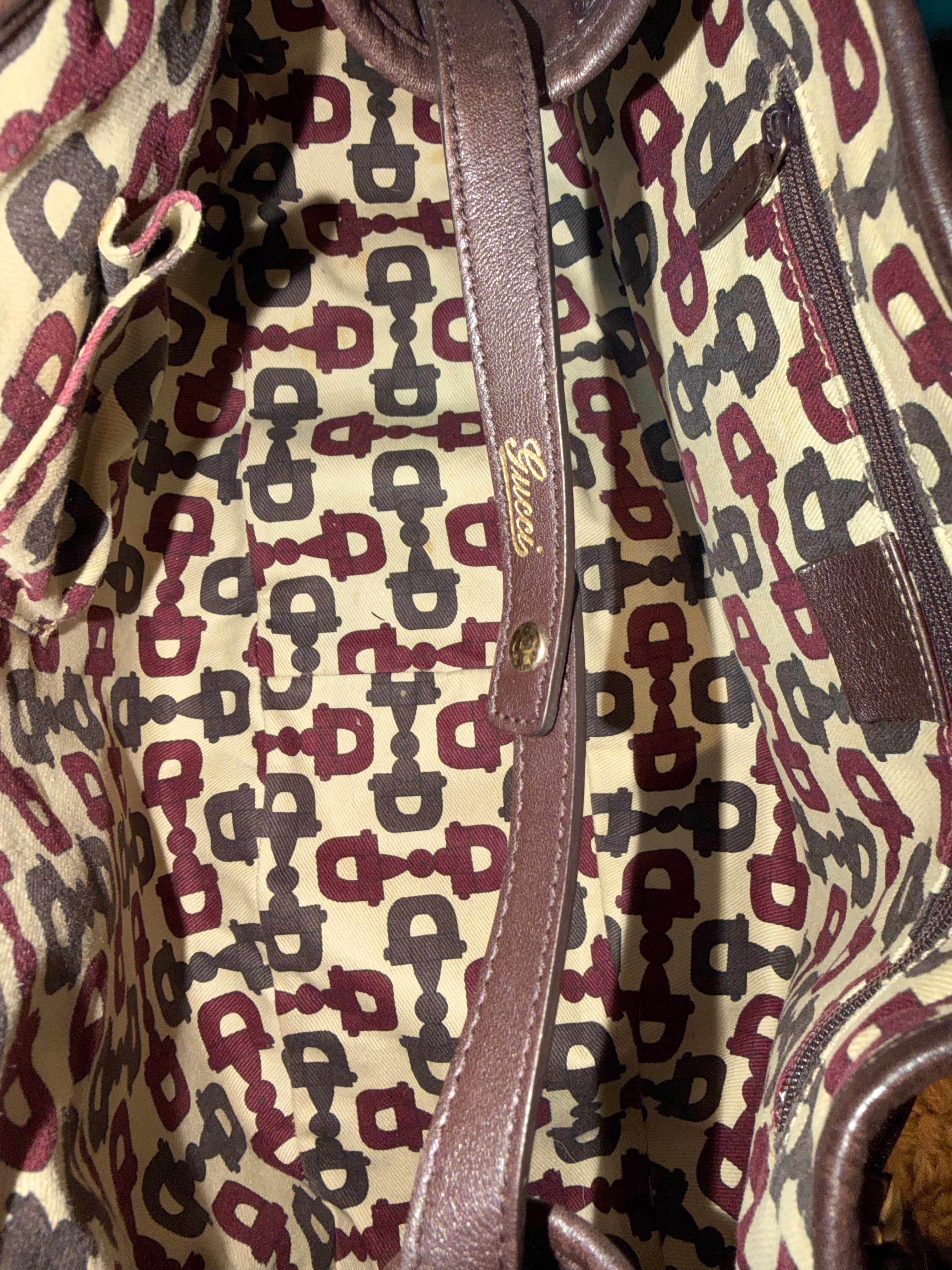Gucci Signature Medium Abbey Shoulder Bag