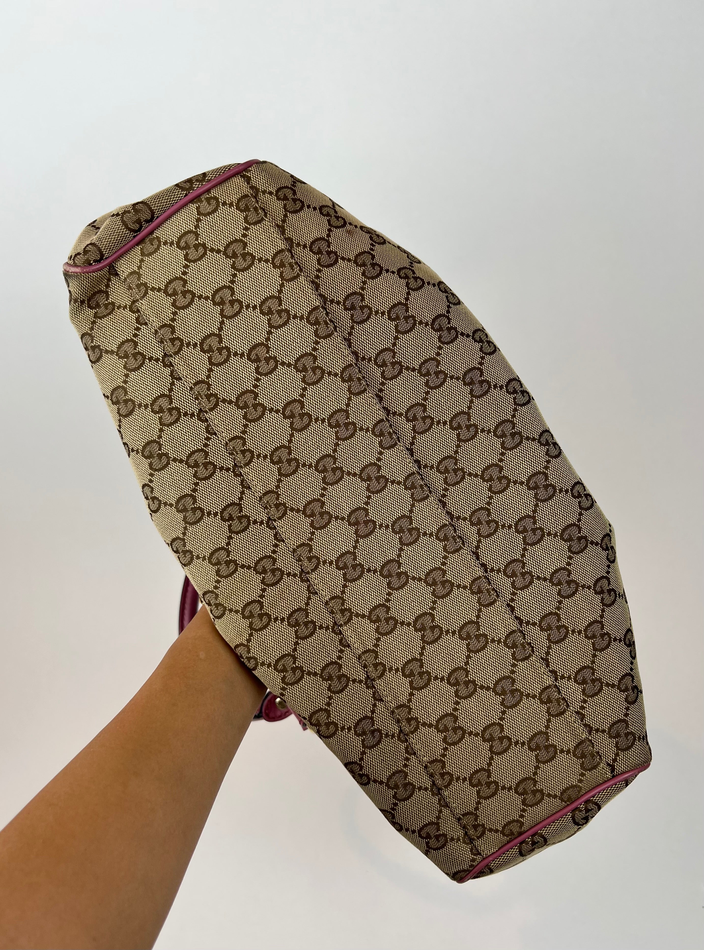 Gucci Hobo GG Canvas Sukey Medium Hobo Bag