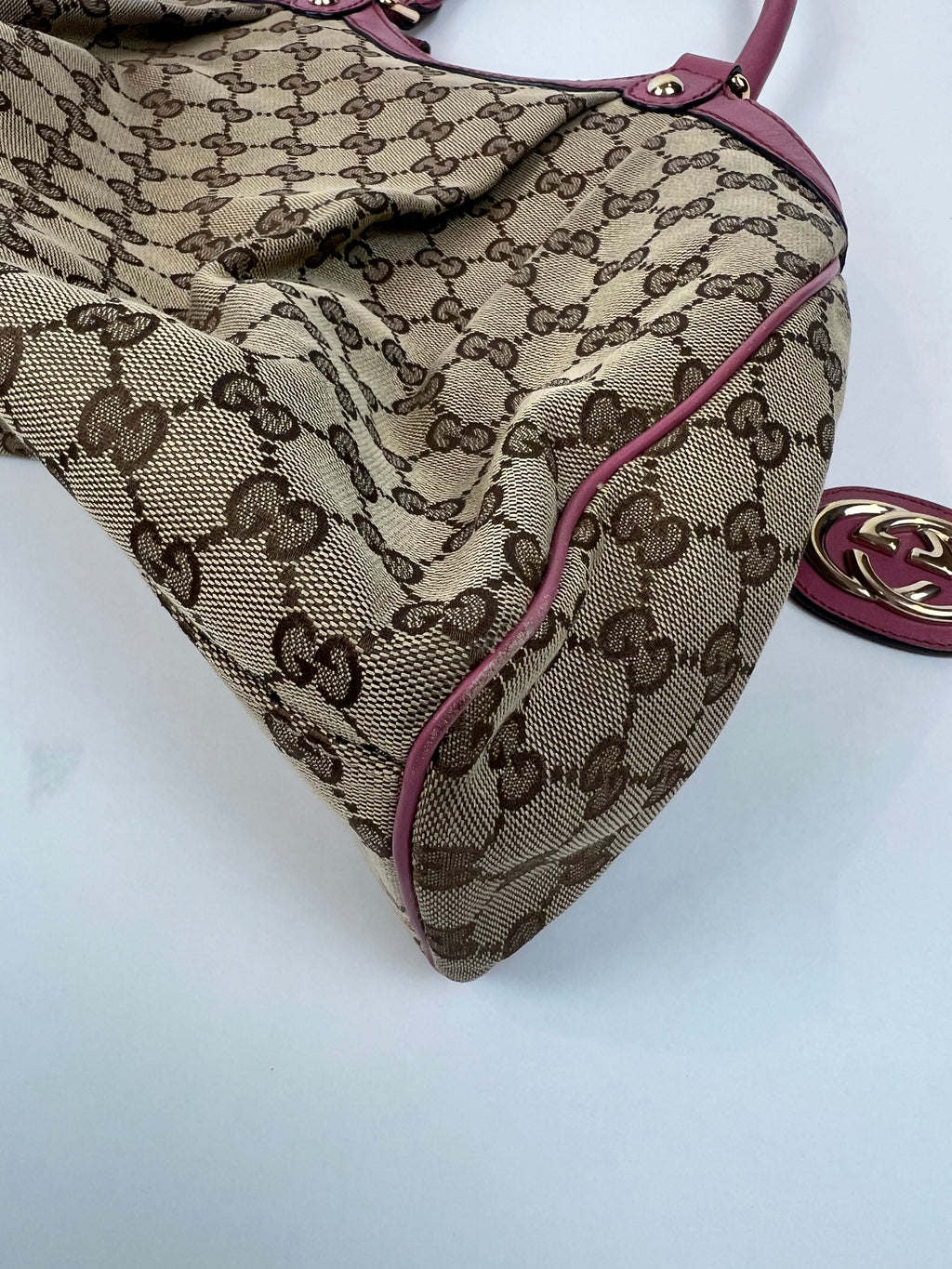 Gucci Hobo GG Canvas Sukey Medium Hobo Bag